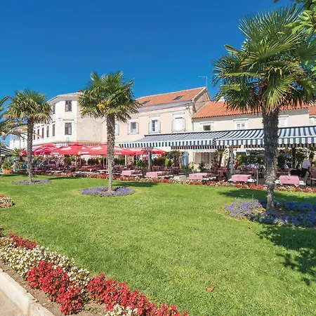 Apartment Awesome In With Swimming Pool Vrana (Zadar)