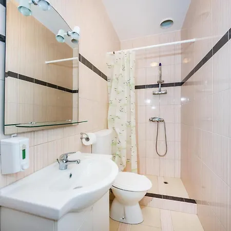 Gorgeous In With Kitchen Apartment *