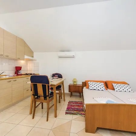 Gorgeous In With Kitchen Apartment *
