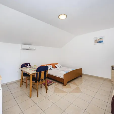 Cozy Apartment In Vrana With Swimming Pool *