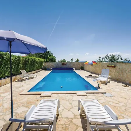 Cozy Apartment In Vrana With Swimming Pool Appartement