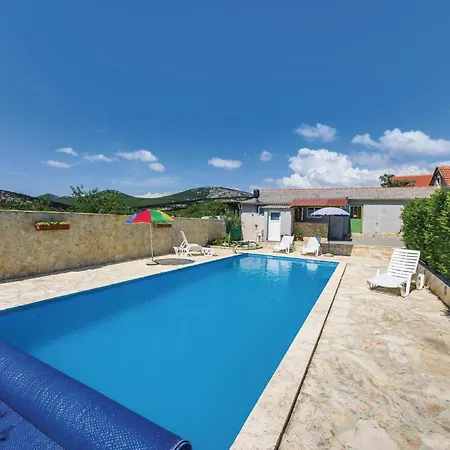 Cozy Apartment In Vrana With Swimming Pool *