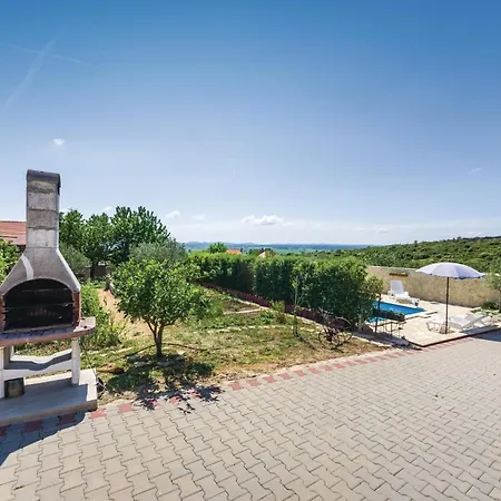 Cozy Apartment In Vrana With Swimming Pool Appartement