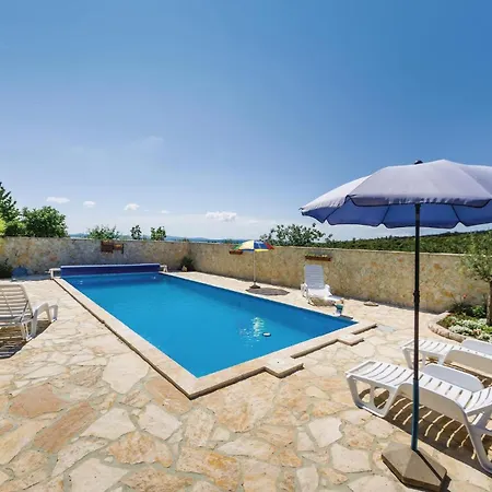 Appartement Cozy Apartment In Vrana With Swimming Pool